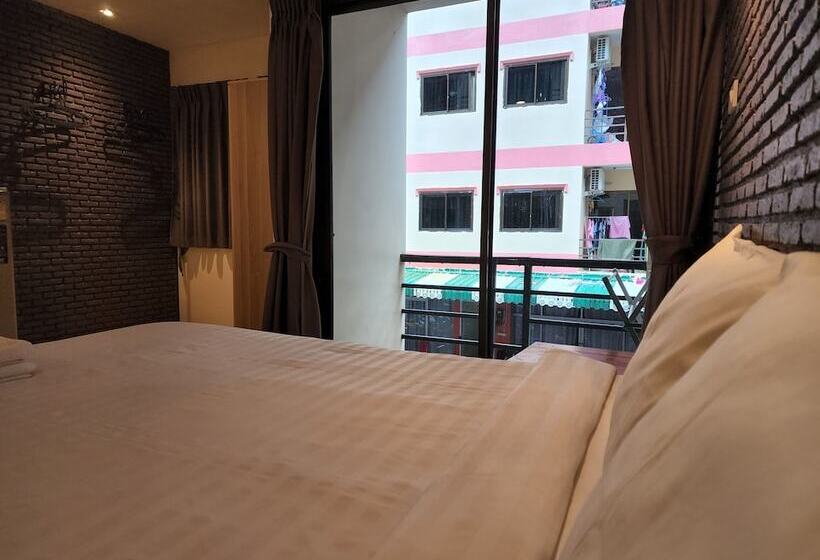 Cameră Deluxe, Dfeel House