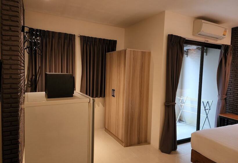 디럭스 룸, Dfeel House