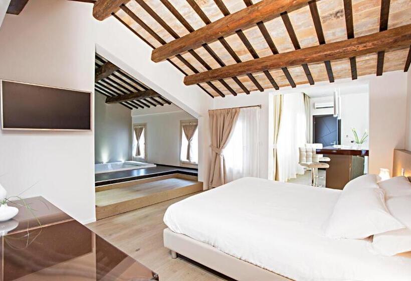 سوئیت با وان آب گرم, Borgoleoni 18 Room And Breakfast