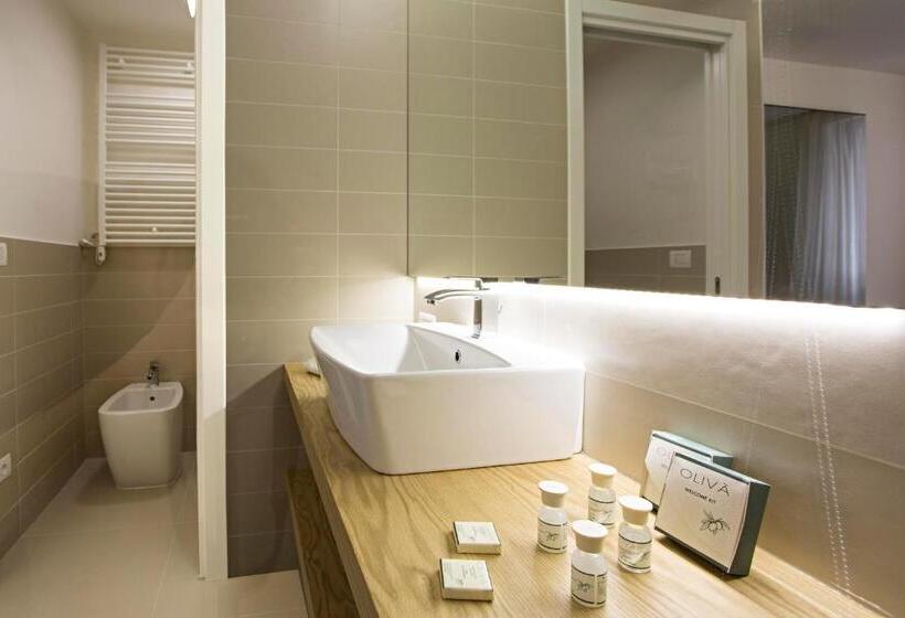 سوئیت با وان آب گرم, Borgoleoni 18 Room And Breakfast