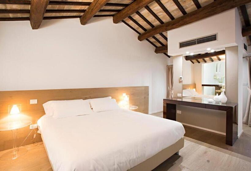 سوئیت با وان آب گرم, Borgoleoni 18 Room And Breakfast