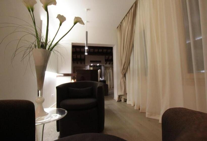 سوئیت با وان آب گرم, Borgoleoni 18  Room And Breakfast