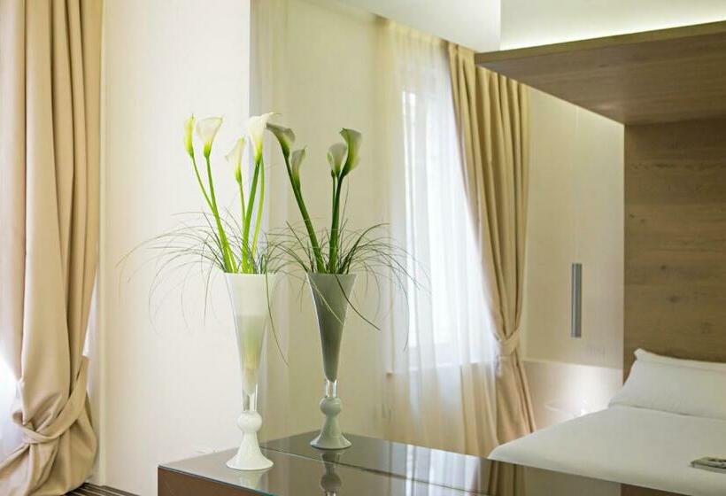 اتاق لوکس, Borgoleoni 18  Room And Breakfast