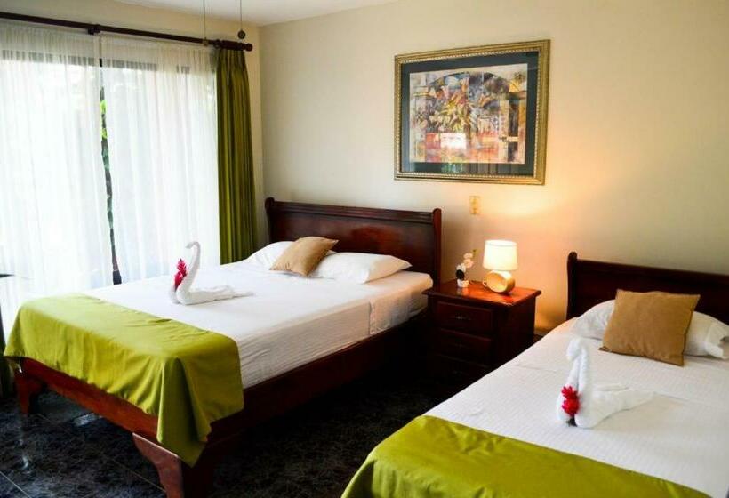 غرفه قياسيه سريرين مزدوجين, Brillasol Airport