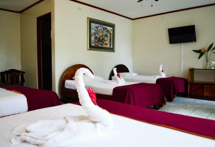 غرفة عائلية, Brillasol Airport