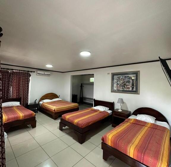 غرفة عائلية, Brillasol Airport