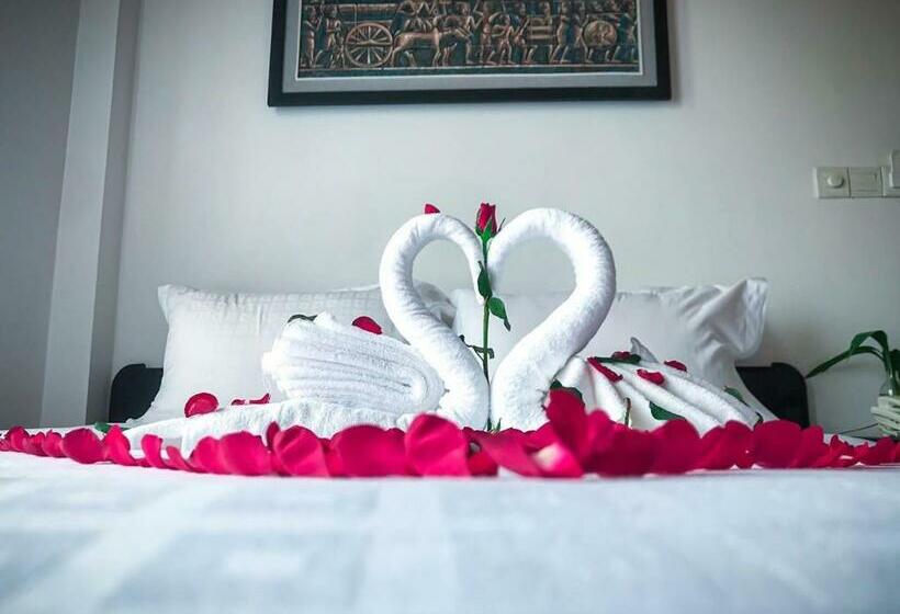 اتاق استاندارد با چشم‌انداز استخر, Golden Orchid Angkor