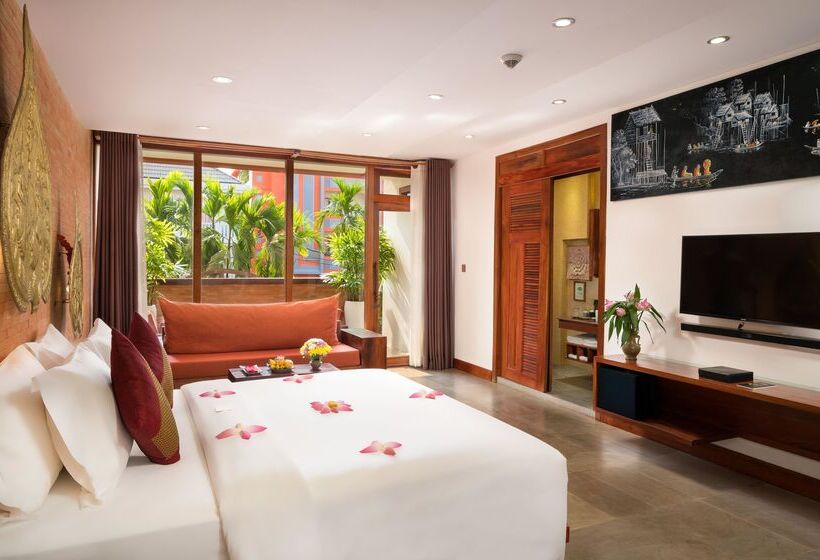 سوییت با چشم‌انداز استخر, Golden Temple Residence