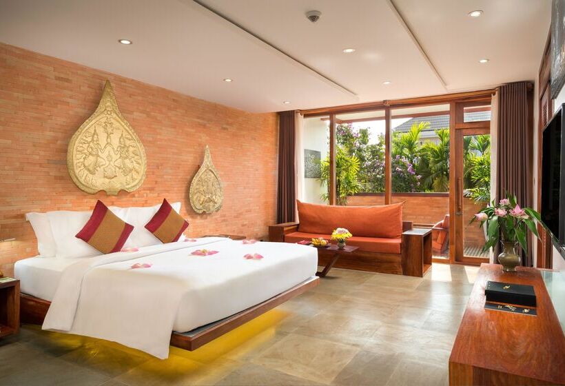 سوییت با چشم‌انداز استخر, Golden Temple Residence