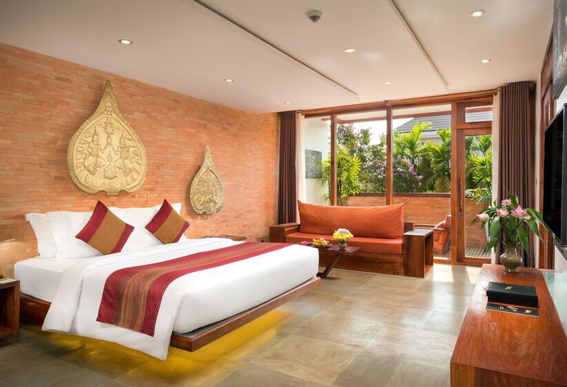 سوییت با چشم‌انداز استخر, Golden Temple Residence