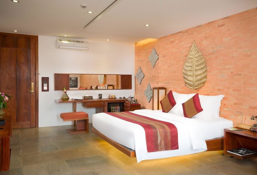 Deluxe Suite King Bed, Golden Temple Residence