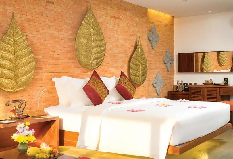 Deluxe Suite King Bed, Golden Temple Residence