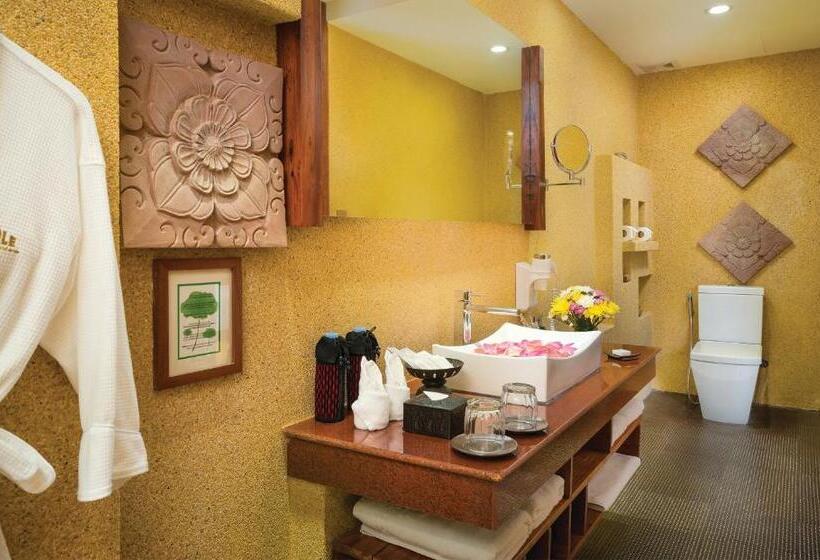 Deluxe Suite King Bed, Golden Temple Residence