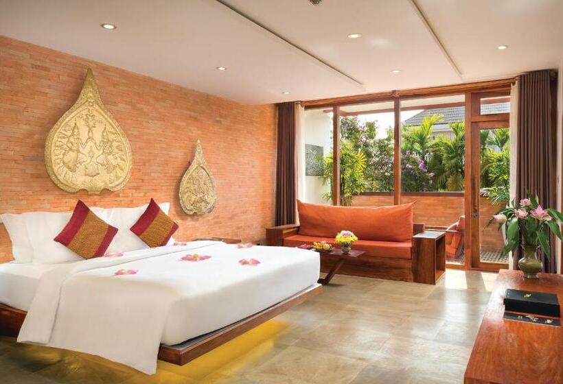 سوییت با چشم‌انداز استخر, Golden Temple Residence