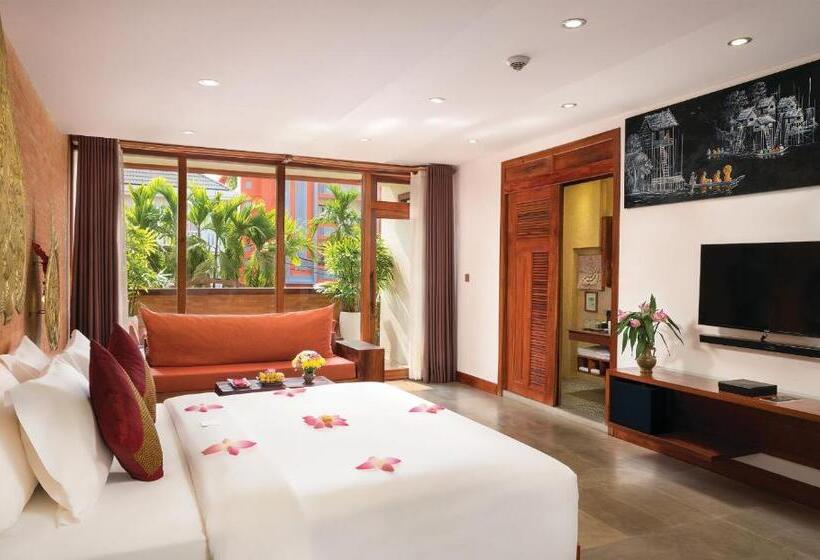 سوییت با چشم‌انداز استخر, Golden Temple Residence