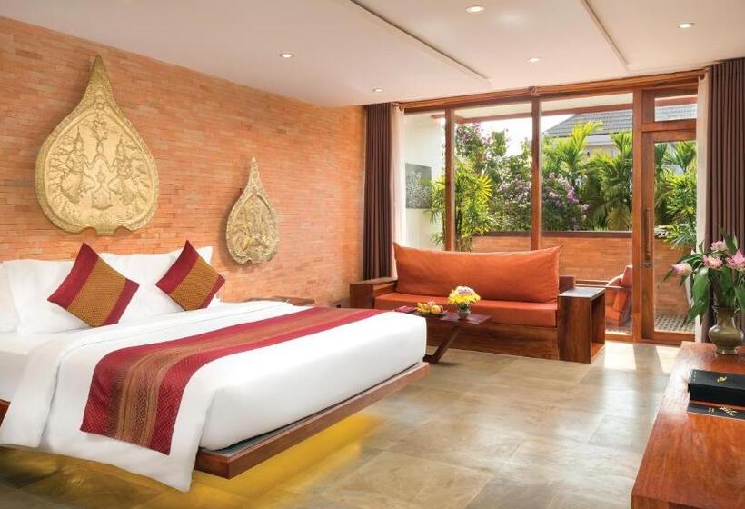 سوییت با چشم‌انداز استخر, Golden Temple Residence