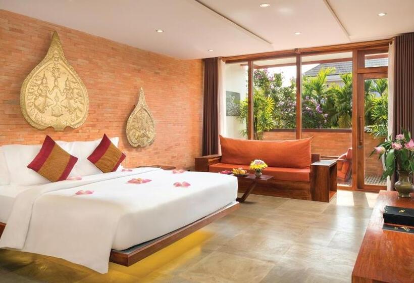 سوییت با چشم‌انداز استخر, Golden Temple Residence