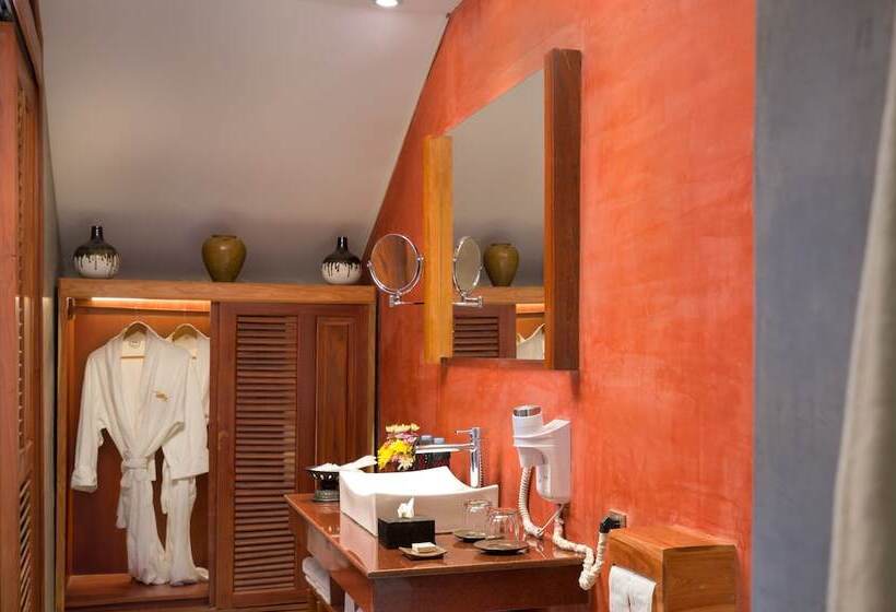 سوییت لوکس, Golden Temple Residence