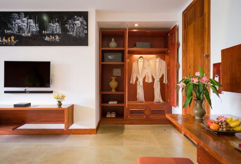 سوییت لوکس, Golden Temple Residence