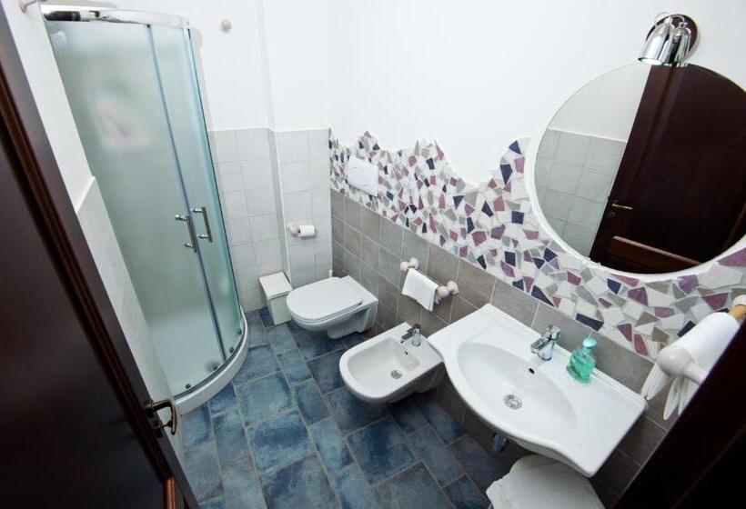 غرفة قياسية مطلّة علي البحر مزوَّدة بشُرفة, Il Marchese Hotel & Spa