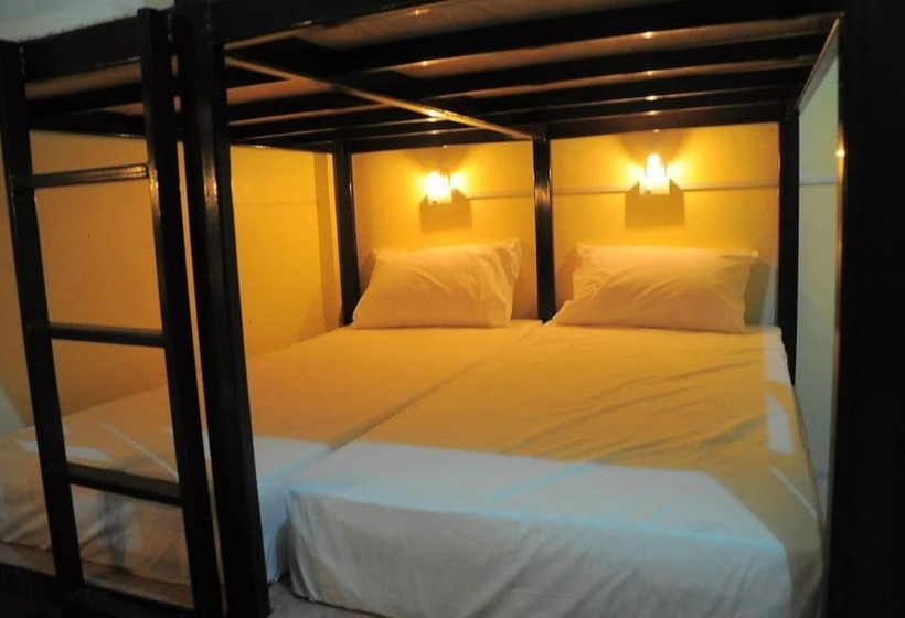 سرير فى غرفة مشتركه, Seventeen Hostel