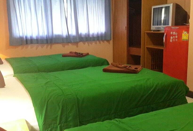 Номер Стандарт Трехместный, Silla Patong Hostel