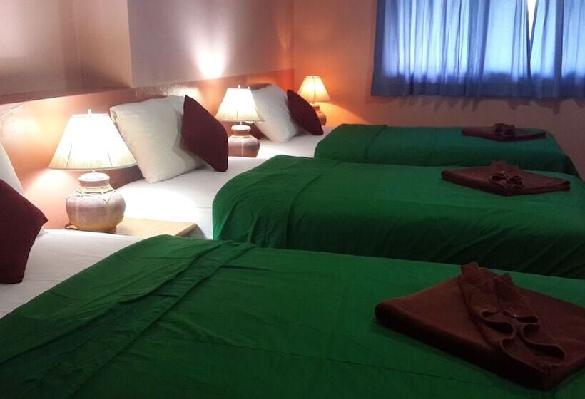 Номер Стандарт Трехместный, Silla Patong Hostel