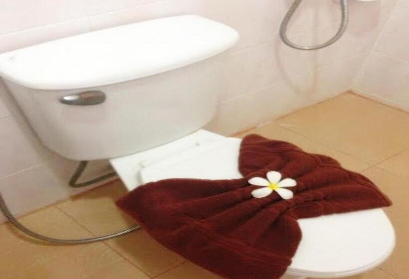 Номер Стандарт Трехместный, Silla Patong Hostel