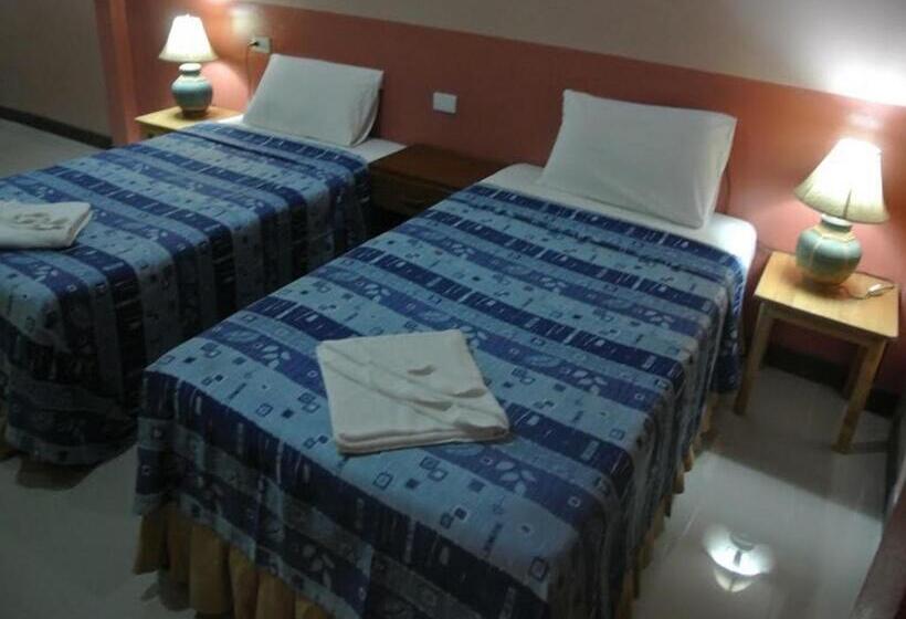 Номер Стандарт Трехместный, Silla Patong Hostel