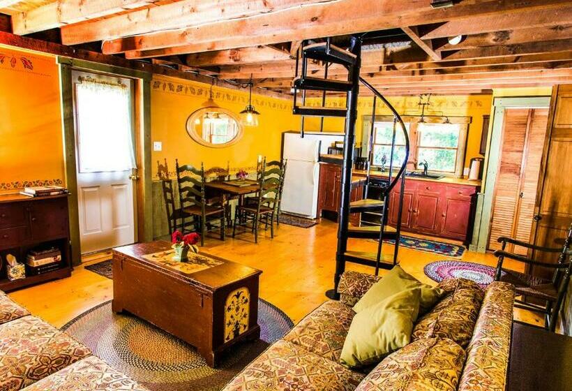 جناح سوبيريور, The Nutmeg Inn