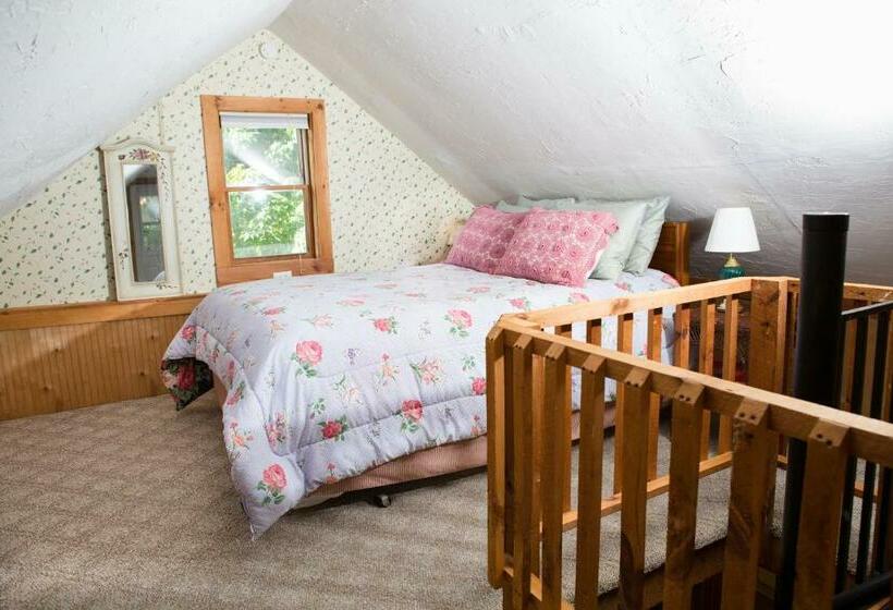 جناح سوبيريور, The Nutmeg Inn