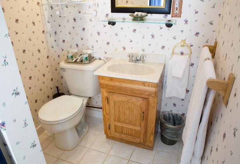 غرفة سوبيريور ثلاثية, The Nutmeg Inn