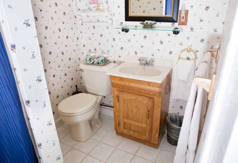 غرفة سوبيريور ثلاثية, The Nutmeg Inn