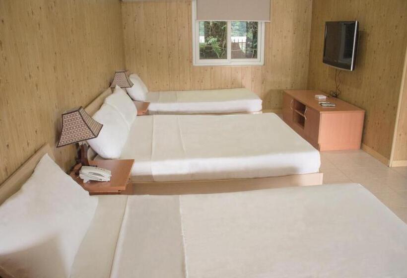 ファミリールーム, Forest Crest Nature Hotel And Resort Powered By Aston