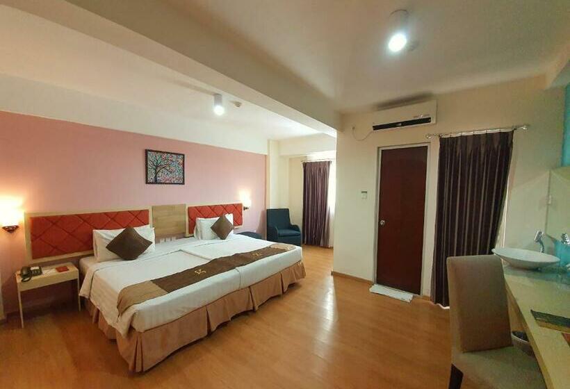 Camera Deluxe, Gunawangsa Manyar