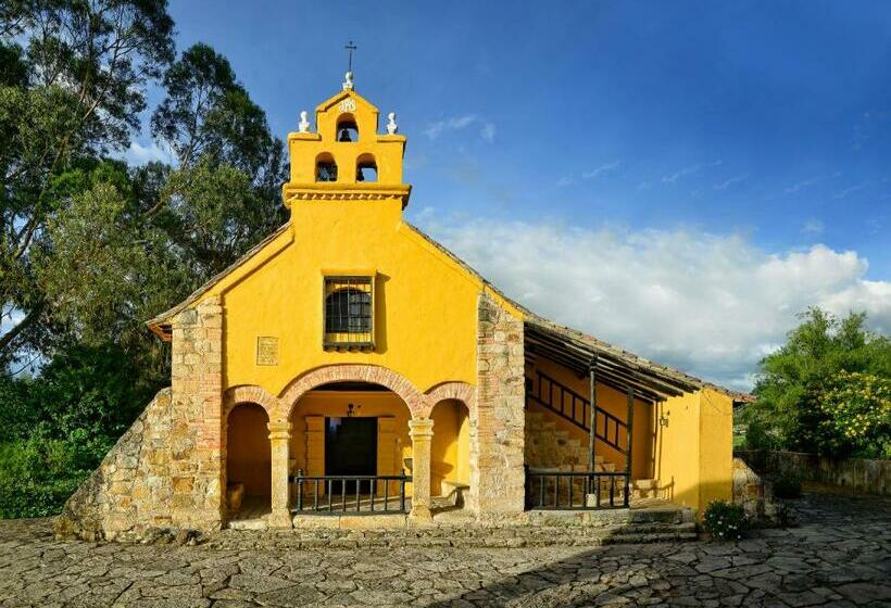 غرفة قياسية رباعية, Hacienda El Salitre