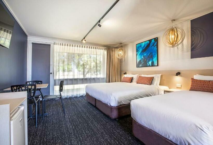 סטודיו סטנדרט, מיטה זוגית, Nightcap At Gateway