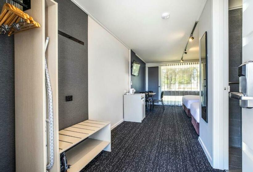 סטודיו סטנדרט, מיטה זוגית, Nightcap At Gateway