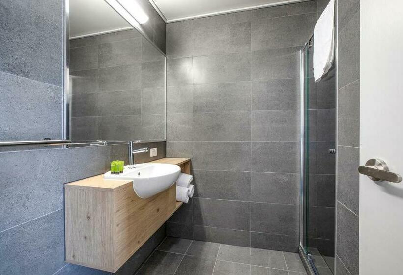 סטודיו סטנדרט, מיטה זוגית, Nightcap At Gateway