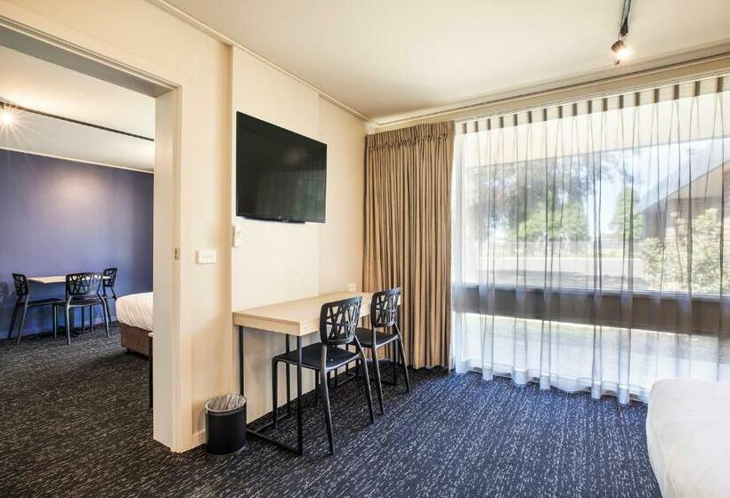 חדר סטודיו סטנדרד, Nightcap At Gateway