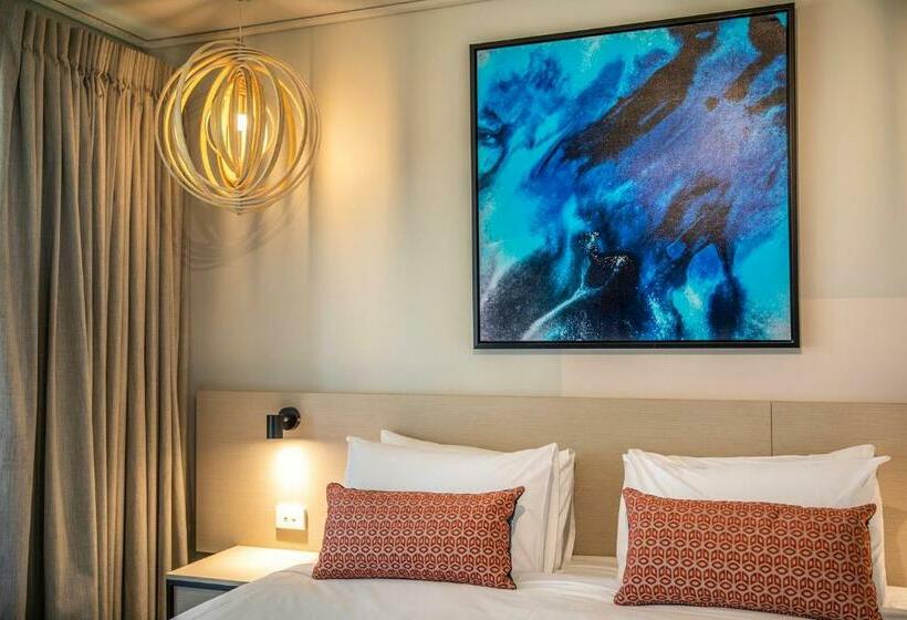 חדר סטודיו סטנדרד, Nightcap At Gateway