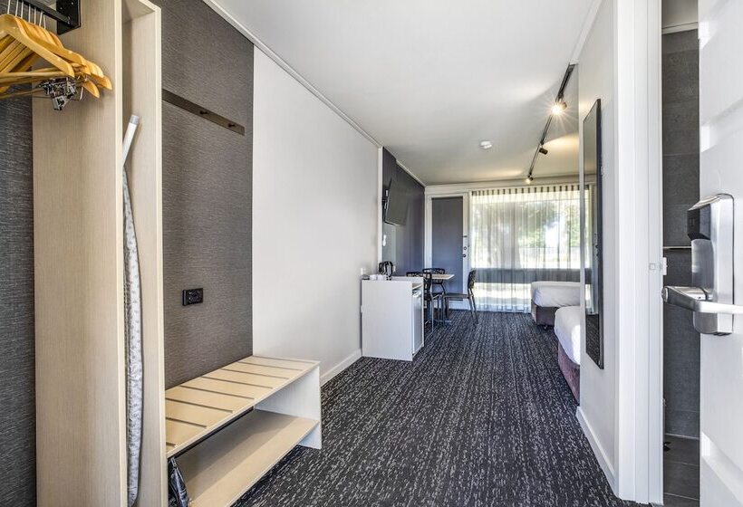 חדר סטודיו סטנדרד, Nightcap At Gateway