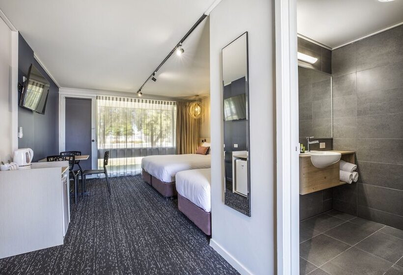 חדר סטודיו סטנדרד, Nightcap At Gateway