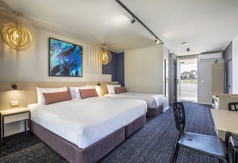 חדר סטודיו סטנדרד, Nightcap At Gateway