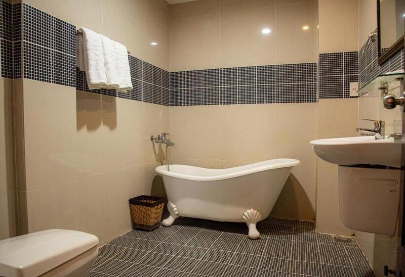 اتاق استاندارد سه تخته با بالکن, Song Tien