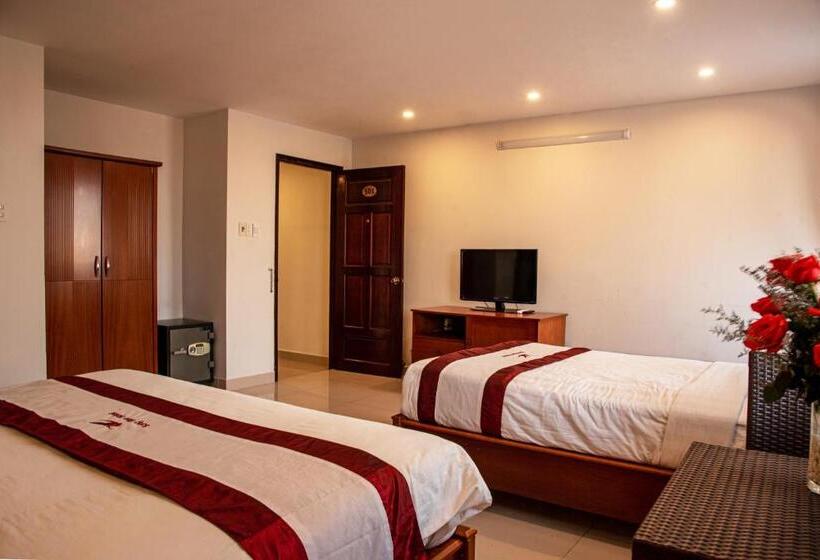 اتاق استاندارد سه تخته با بالکن, Song Tien