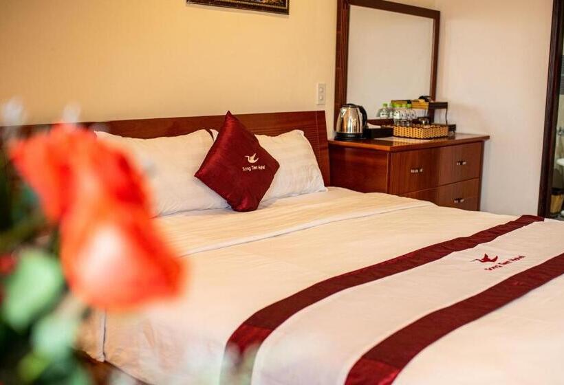 اتاق استاندارد سه تخته با بالکن, Song Tien