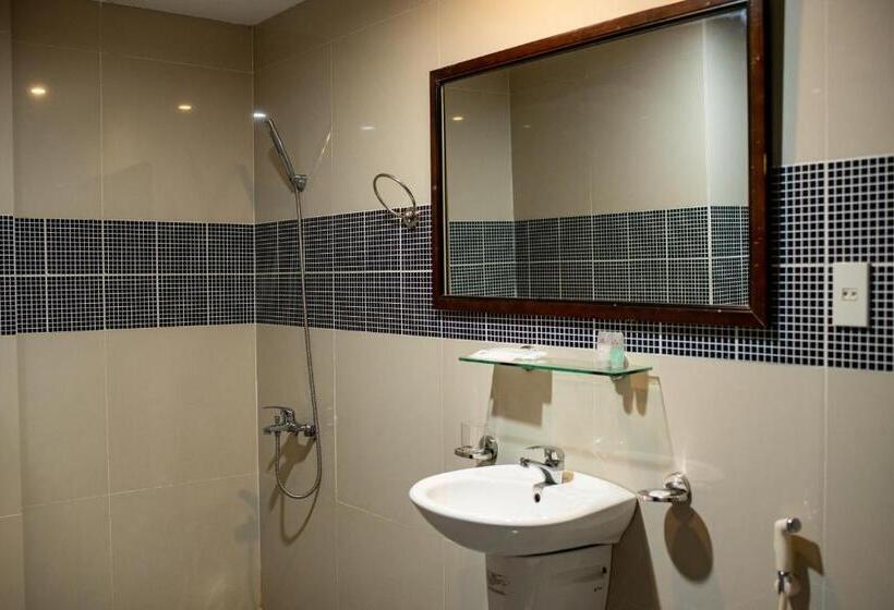 اتاق استاندارد سه نفره, Song Tien