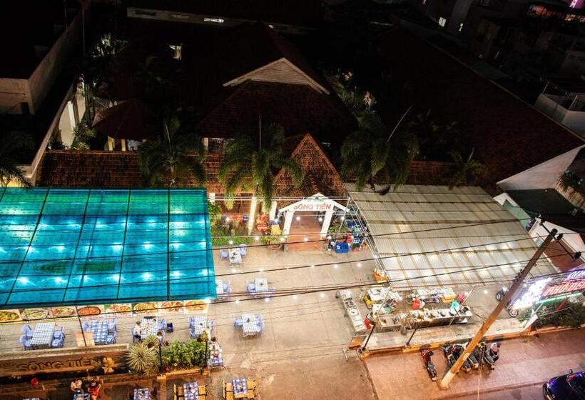 اتاق استاندارد با بالکن, Song Tien