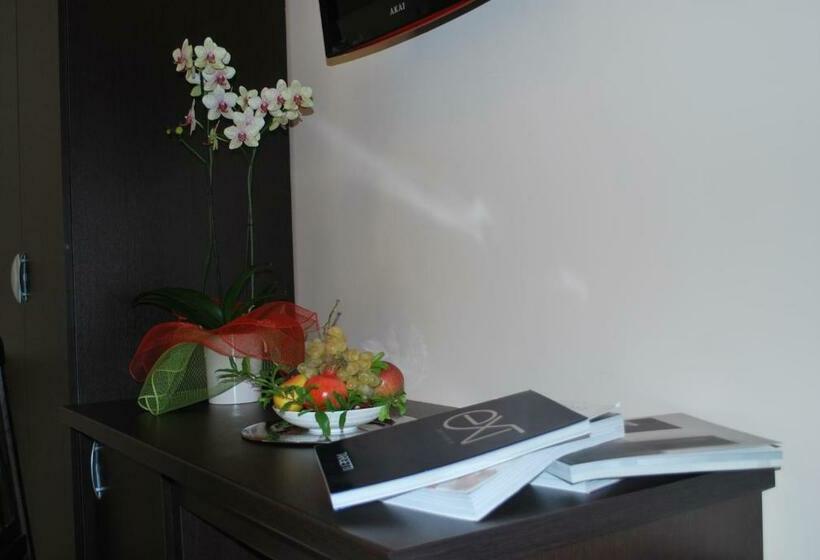 غرفة قياسية, The Queen